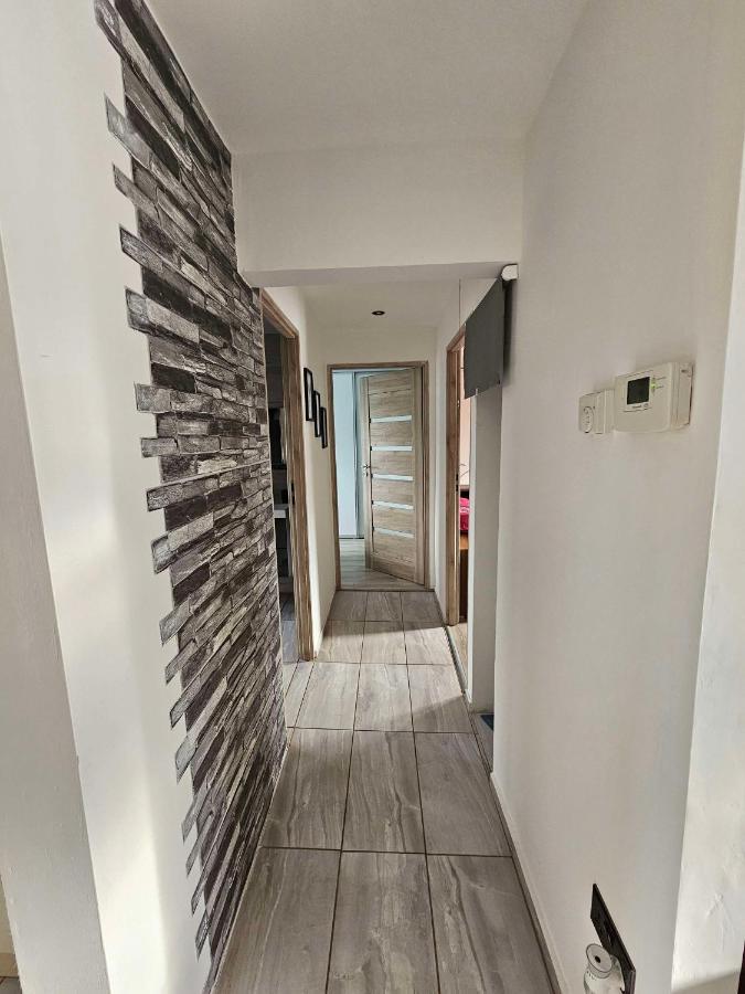 Modern Urban Haven: Stylish Getaway Apartment ลิสเบิร์น ภายนอก รูปภาพ